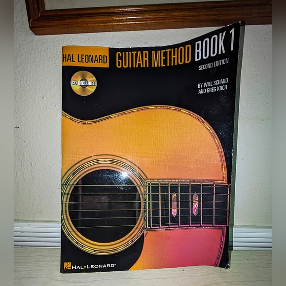 Hal Leonard Guitar Method Book 1 | Beginner’s Guitar Guide with CD 🎸🎶 - Picture 1 of 4